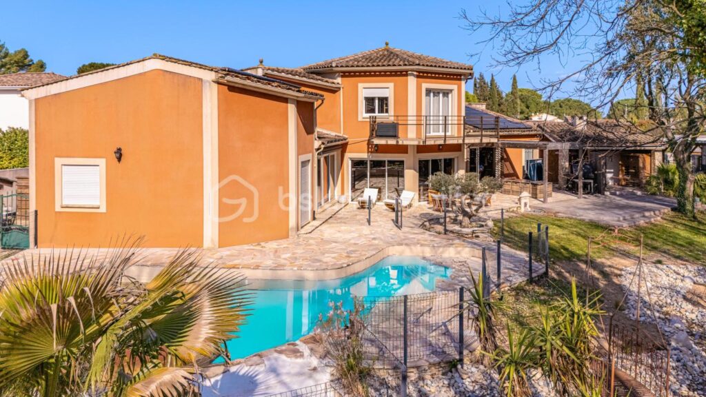 Propriété d’exception 337 m² – 5 dépendances – Revenus locatifs – DPE A – 9 pièces – 8 chambres – 337 m²