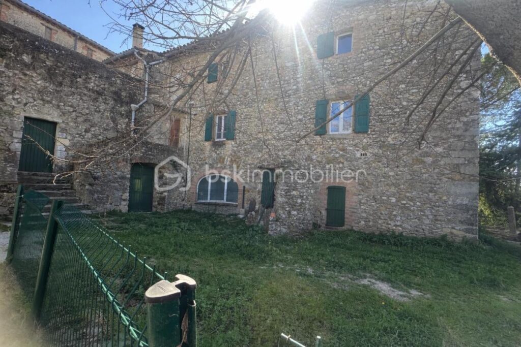 Appartement duplex cosy 52 M2 en campagne à Saint-Christol-Lès-Alès – 2 pièces – 1 chambre – 53 m²