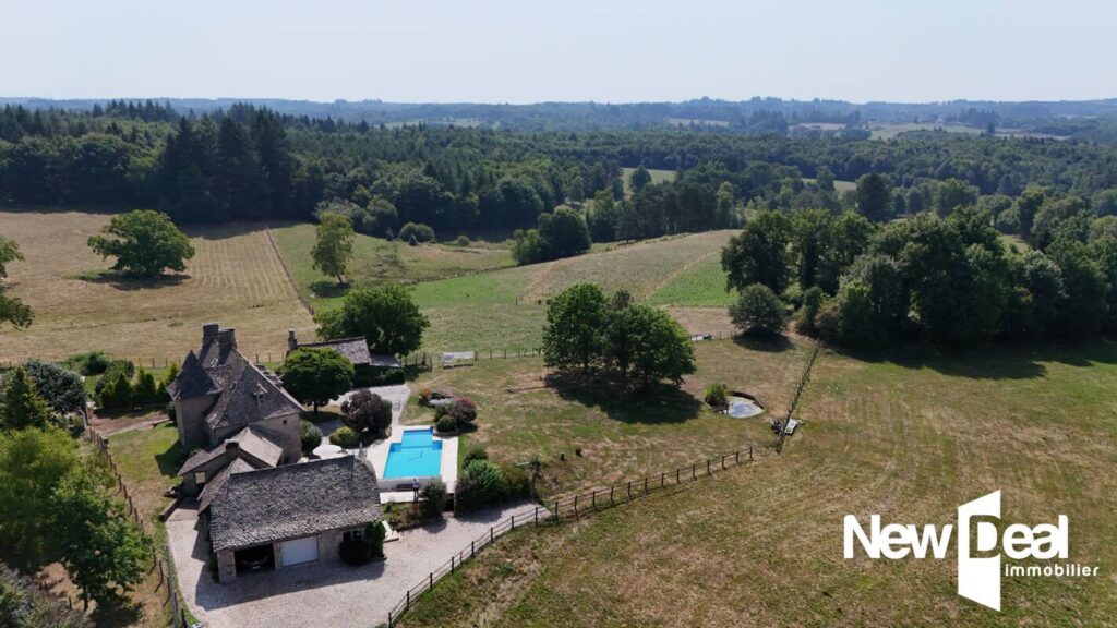 Propriété de charme en pierre – 290 m² – vue dominante – cadre d’exception – 10 pièces – 4 chambres – 230 m²