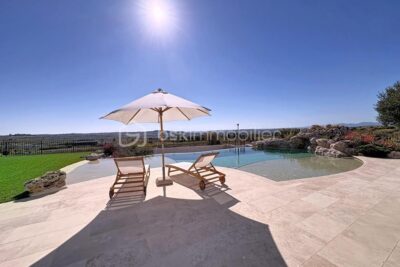 Propriété d&rsquo;exception avec vue panoramique – 5 pièces – 3 chambres – 174 m²