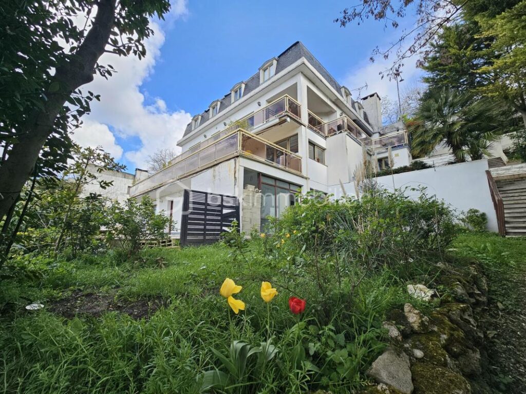 Champigny-sur-Marne (Coteaux) : Un potentiel brut avec vue sur la Tour Eiffel – 4 pièces – 3 chambres – 76 m²