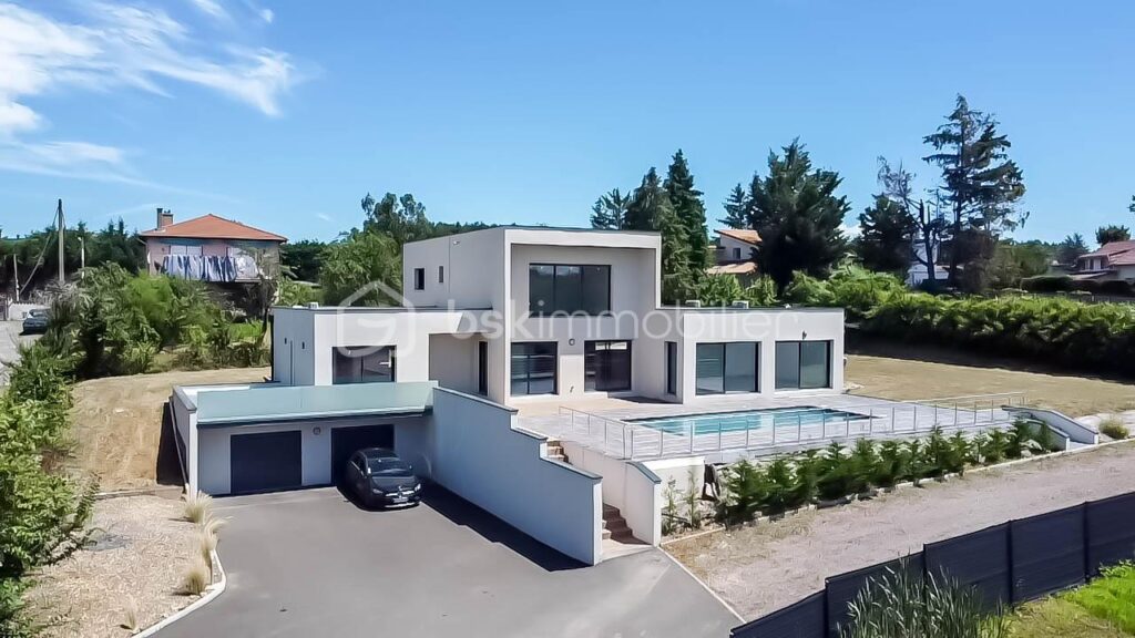 *** SUBLIME VILLA CONTEMPORAINE DE 198M2, AVEC PISCINE ET GARAGE *** – 6 pièces – 4 chambres – 198 m²
