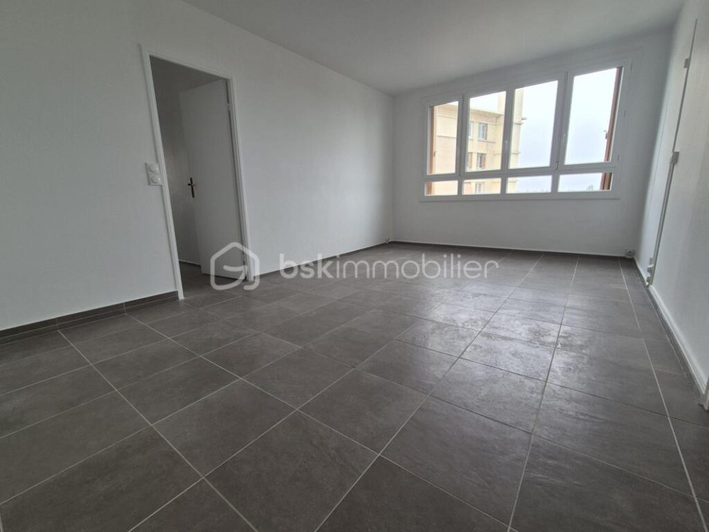 Magnifique 4 pièces – Vue Cathédrale et Bord de Seine – À voir absolument ! – 4 pièces – 3 chambres – 71 m²