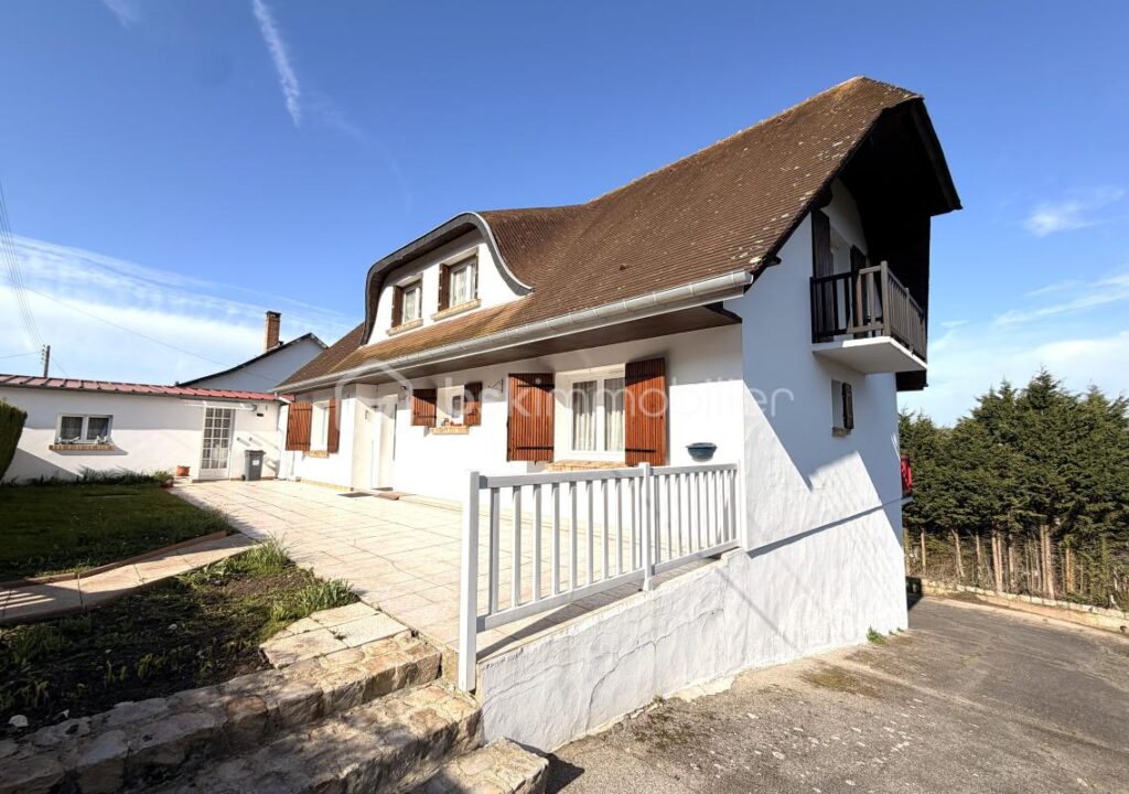 Maison avec garage – autonomie de plain pied et sous sol complet – 8 pièces – 6 chambres – 170 m²