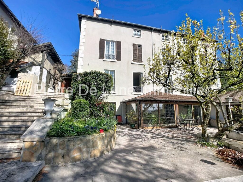 Propriété de caractère avec vue panoramique – 10 pièces – 4 chambres – 426 m²