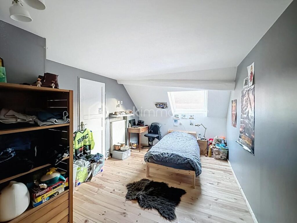 Maison Briarde de Caractère • 173 m² habitables • 2 200 m² de terrain • Entièrement rénovée – 7 pièces – 5 chambres – 173 m²