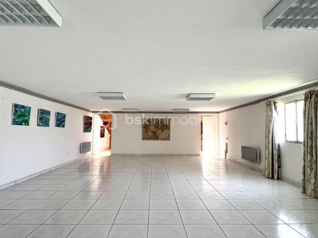 Maison 9 pièces – 9 pièces – 5 chambres – 282 m²