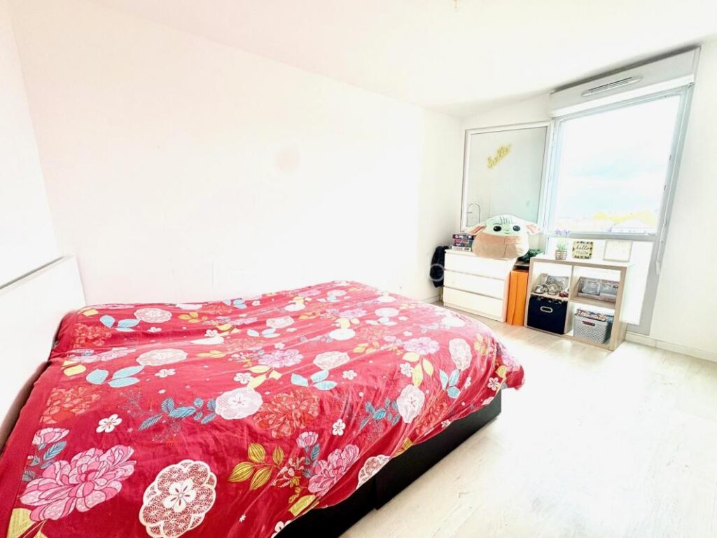 APPARTEMENT F4 LUMINEUX AVEC VUE DÉGAGÉE SUR LA TOUR DE MONTLHÉRY – 4 pièces – 3 chambres – 73 m²