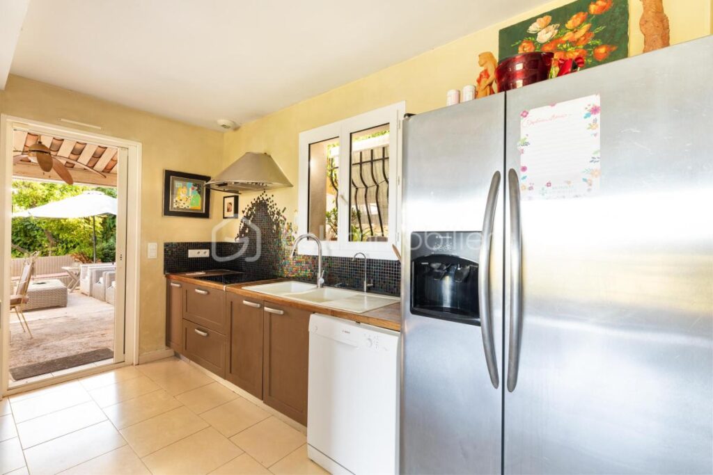 Maison d&rsquo;artiste à Saint Paul de Vence : un écrin de créativité et de sérénité – 7 pièces – 5 chambres – 312 m²