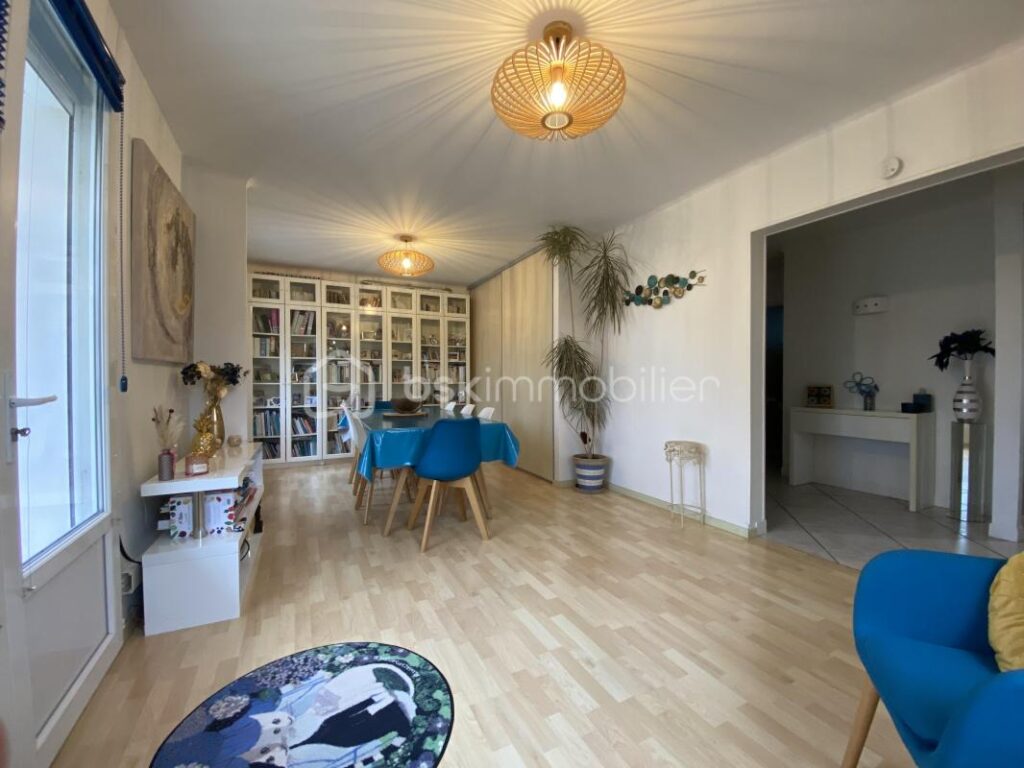 MAISON DE 190 m2-TERRAIN 15199 M2- 4 CHAMBRES-2 SALLES D’EAU-2 WC-PISCINE-GARAGE-ECURIE 33M2 – 7 pièces – 4 chambres – 190 m²