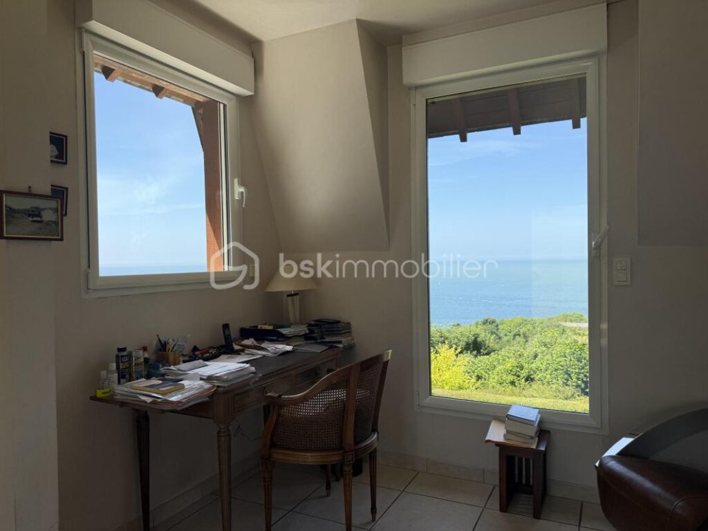 À VENDRE – Propriété avec Vue Mer à Villerville – 9 pièces – 6 chambres – 340 m²