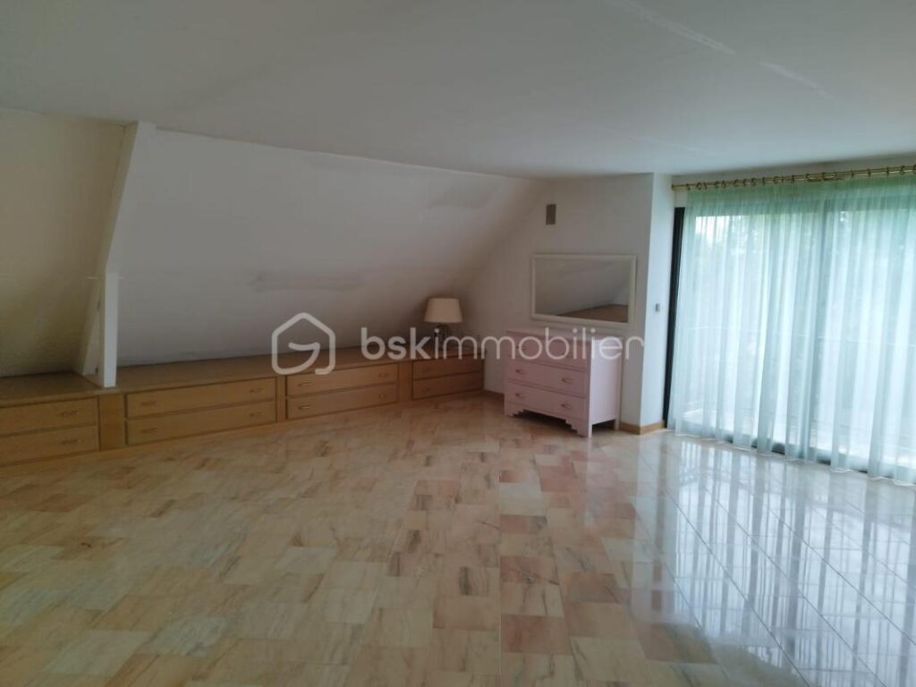 belle demeure de 420 m² sur grand terrain avec piscine – 11 pièces – 6 chambres – 422 m²