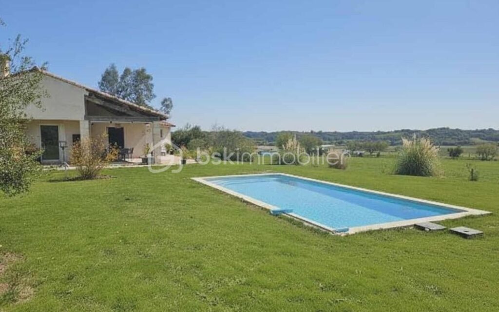 Maison de plain pied de 140m2, 5 pièces, 3 chambres avec gite de 65m2 – 7 pièces – 4 chambres – 205 m²