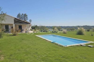 Maison de plain pied de 140m2, 5 pièces, 3 chambres avec gite de 65m2 – 7 pièces – 4 chambres – 205 m²