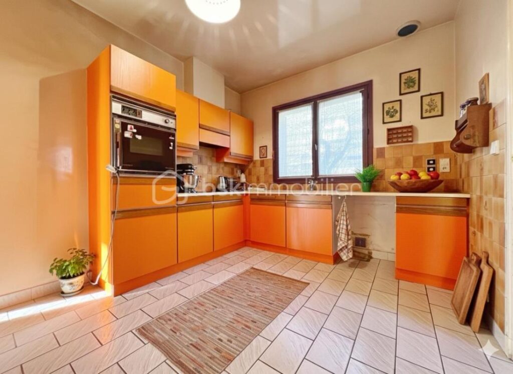 Marly-le-Roi – Spacieuse maison familiale avec vue dégagée sur Paris – 7 pièces – 4 chambres – 152 m²