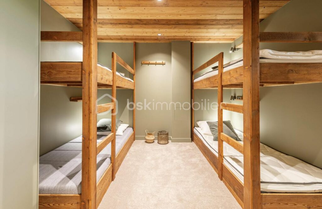 CHALET AVEC MAZOT LA CLUSAZ SECTEUR L ETALE – 9 pièces – 7 chambres – 216 m²