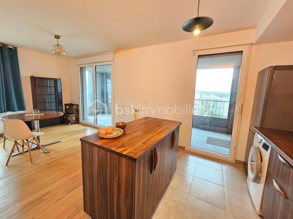 Appartement F3 DPE C 2023 vue canal de l’Ourcq terrasse 11m² parking – 3 pièces – 2 chambres – 66 m²