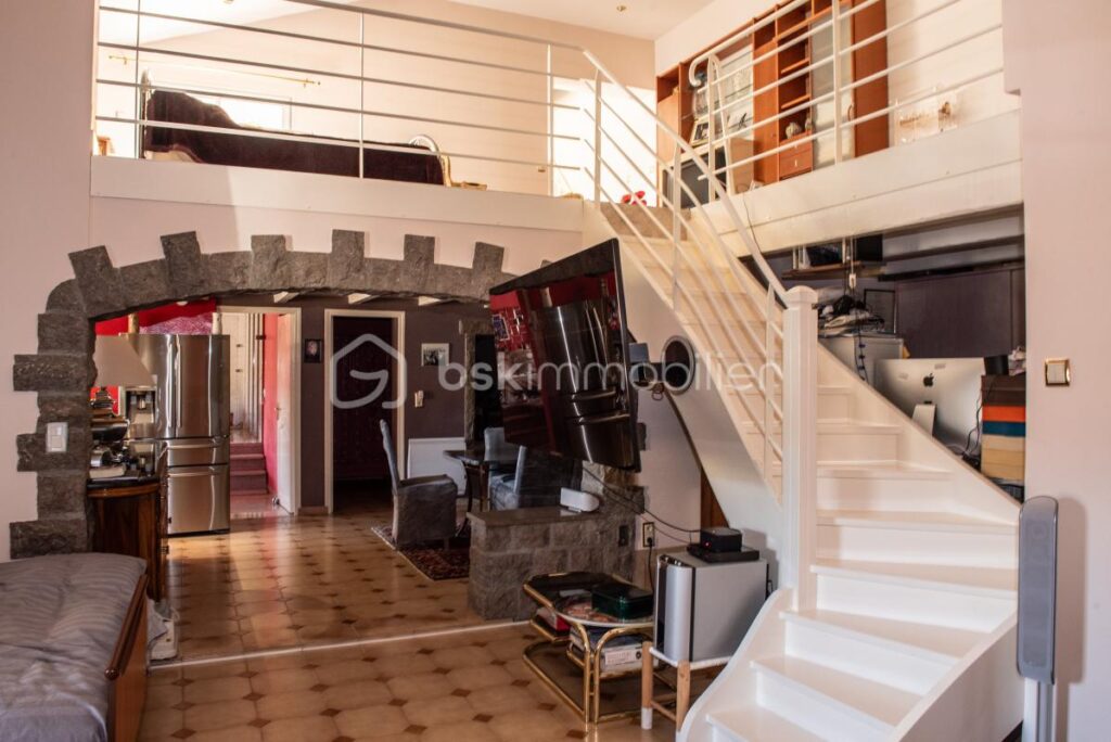 Villa, Gîte & 900 m² de Hangars à aménager – 16 pièces – 7 chambres – 340 m²