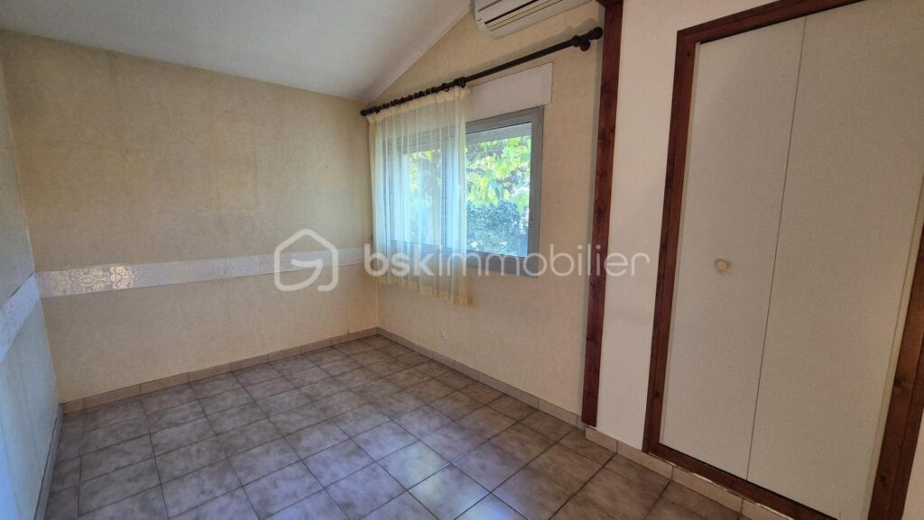 A VENDRE MAISON DEUX FACES TRAVERSANTE DE 152M² SUR TERRAIN DE 261M² A SAINT ANDRE – VUE SUR LES ALBERES – QUATRE CHAMBRES – GARAGE – CLIMATISATION REVERSIBLE – CHEMINEE – AUCUN VIS A VIS – 7 pièces – 4 chambres – 152 m²