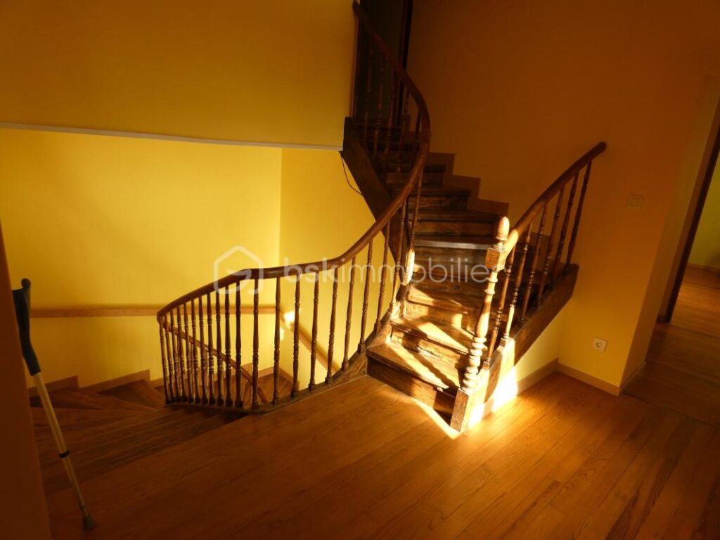 Maison gasconne 201 m2, 6 pièces avec dépendance sur un terrain d&rsquo;environ 5ha – 6 pièces – 5 chambres – 201 m²