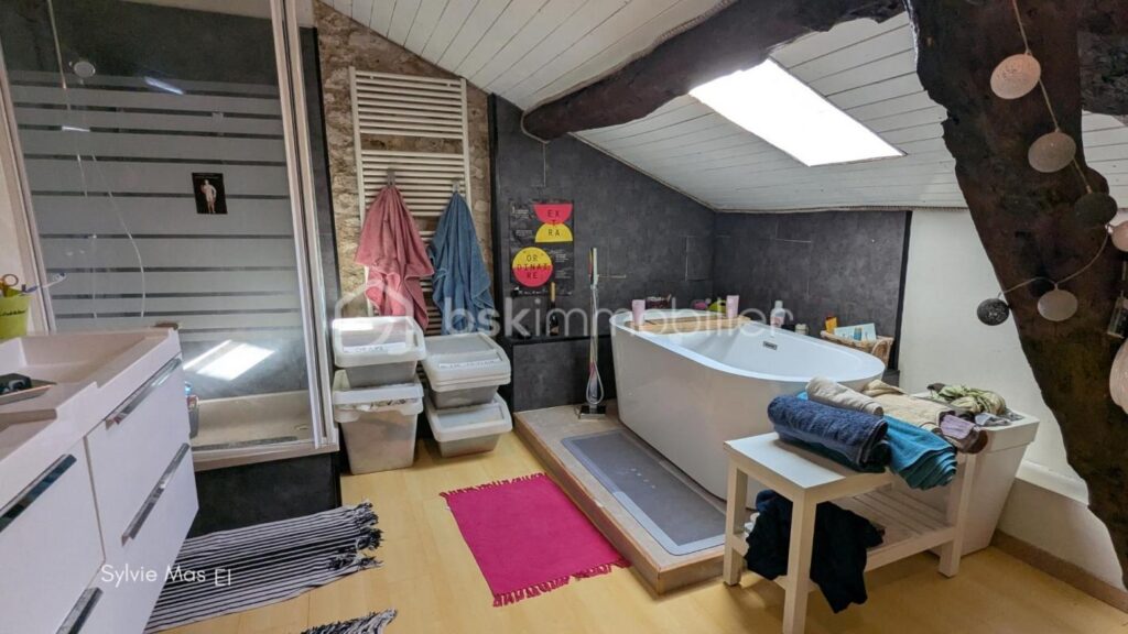 Domaine de charme 2 logements – 5 gîtes – piscine – NR pièces – 11 chambres – 390 m²