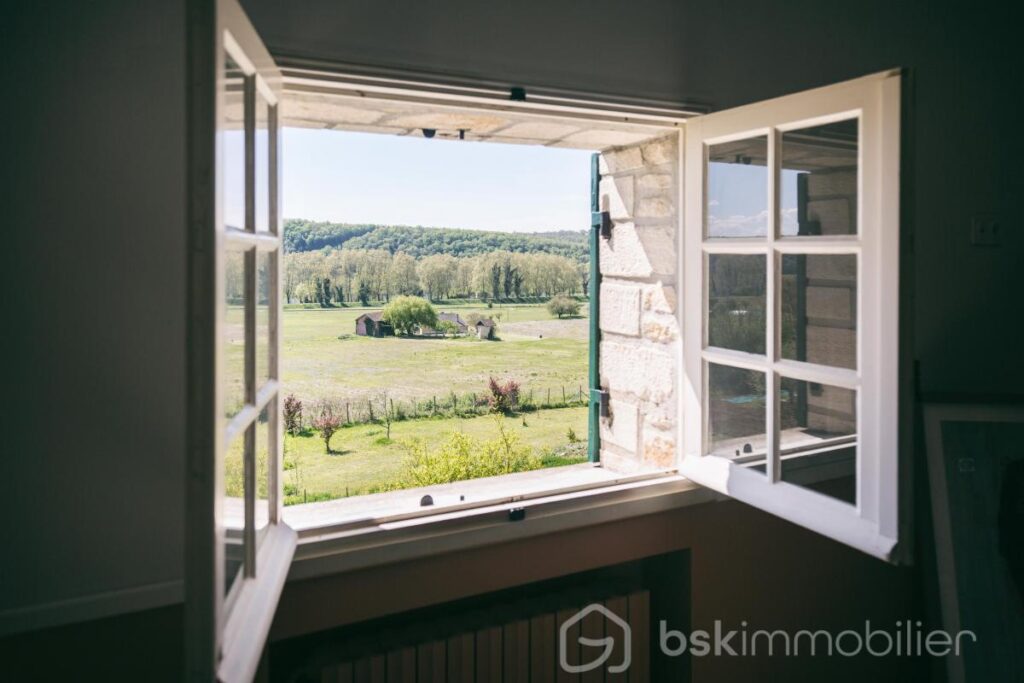 Grande maison lumineuse de 252m² – 7 pièces – 5 chambres – 252 m²