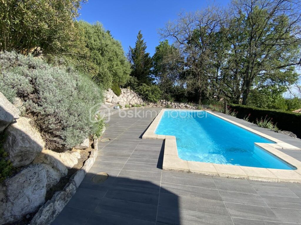 MAISON T7/T8 AVEC PISCINE ET GARAGE – 7 pièces – 5 chambres – 175 m²