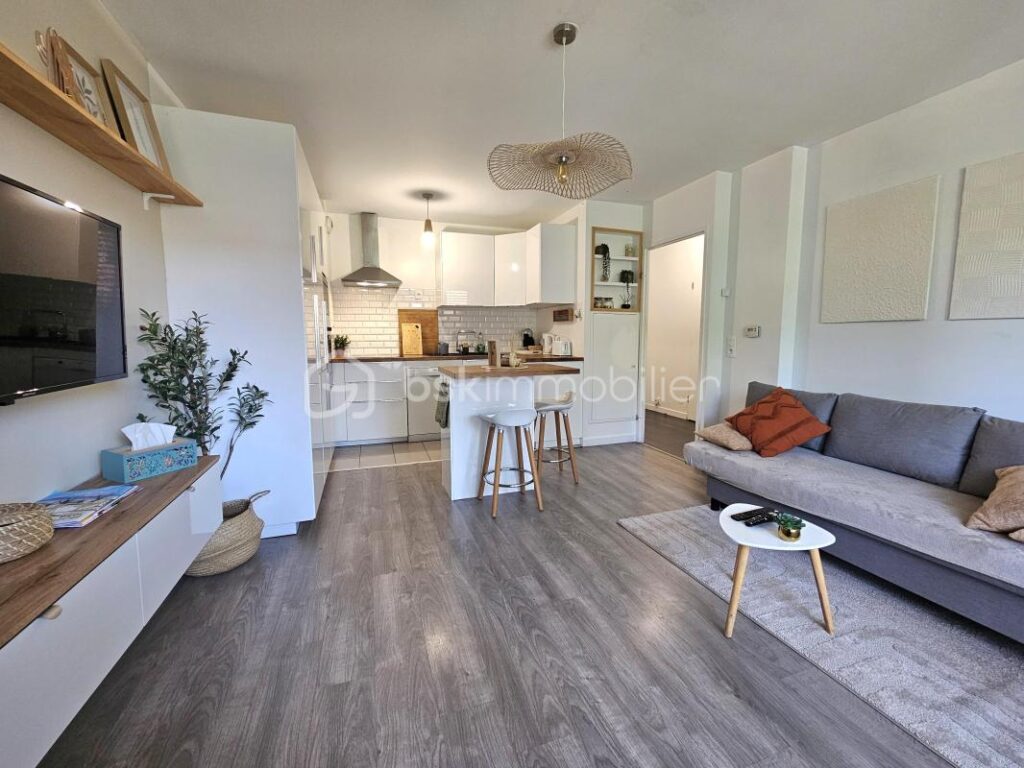 Appartement F2 44m² à 300m du RER DPE C balcon OUEST parking – 2 pièces – 1 chambre – 44 m²