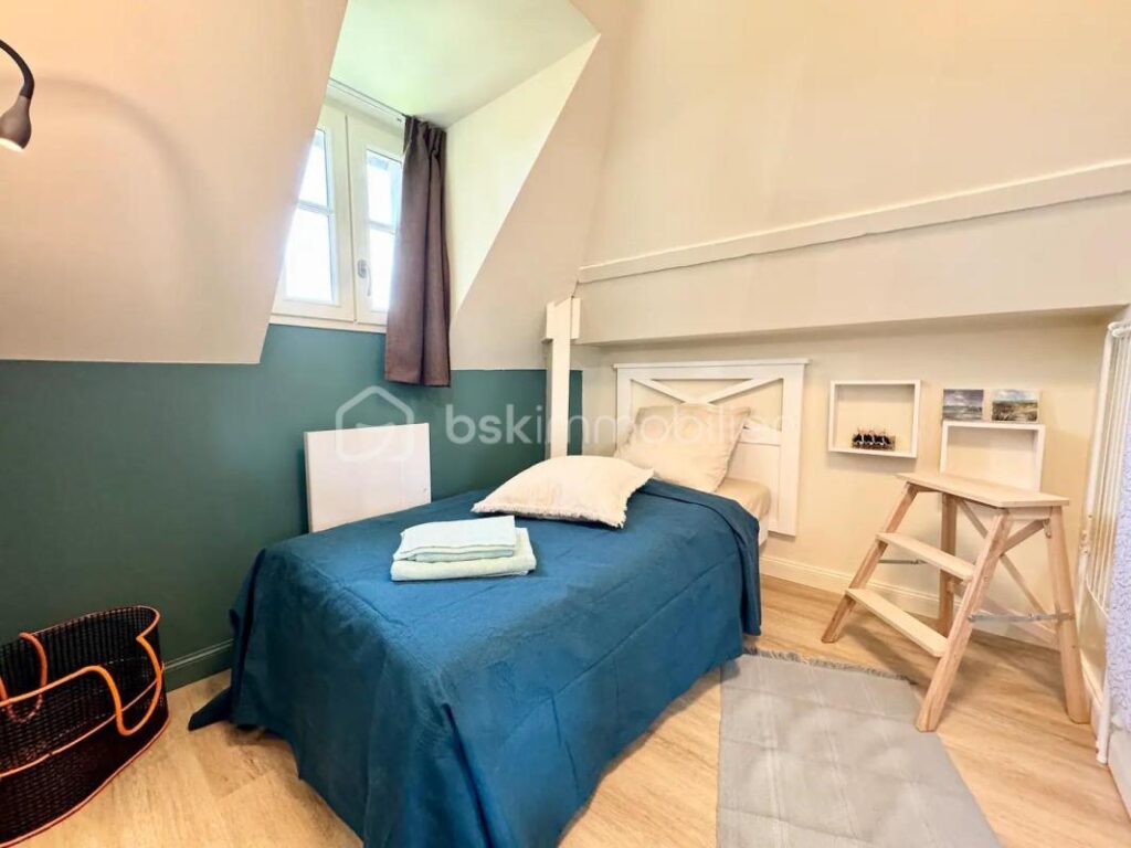 SUPERBE T2 BIS RENOVE ET MEUBLE – 35 M² AU SOL – GOLFE DU MORBIHAN – PISCINE – PARC – 3 pièces – 2 chambres – 25 m²