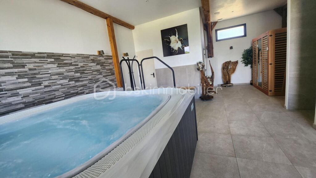 Maison Principale + Gîtes avec Spa et Piscine – 9 pièces – 4 chambres – 236 m²