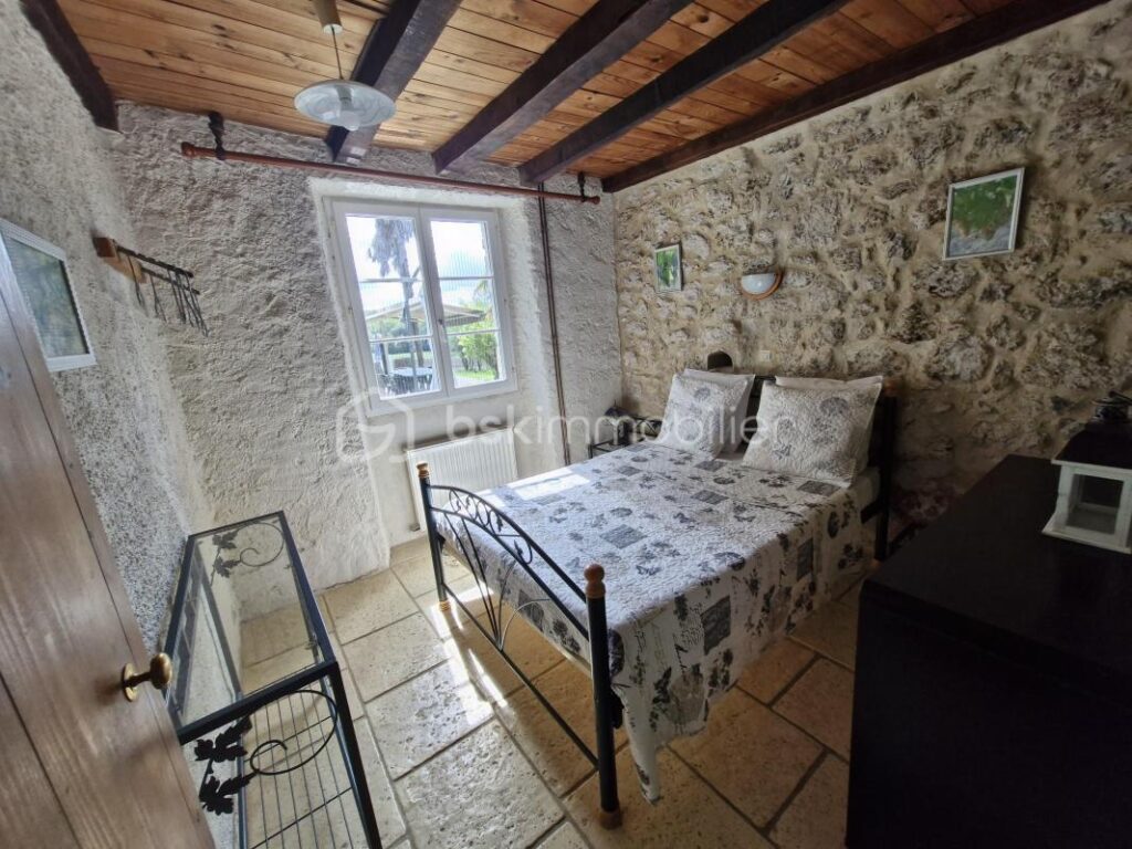 Charmante maison longère de 350m2 à Port-Sainte-Foy-et-Ponchapt – 15 pièces – 8 chambres – 350 m²