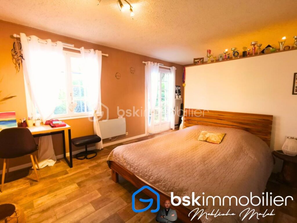 Maison d’Exception à Saint-Privat-des-Vieux – 7 pièces – 4 chambres – 175 m²