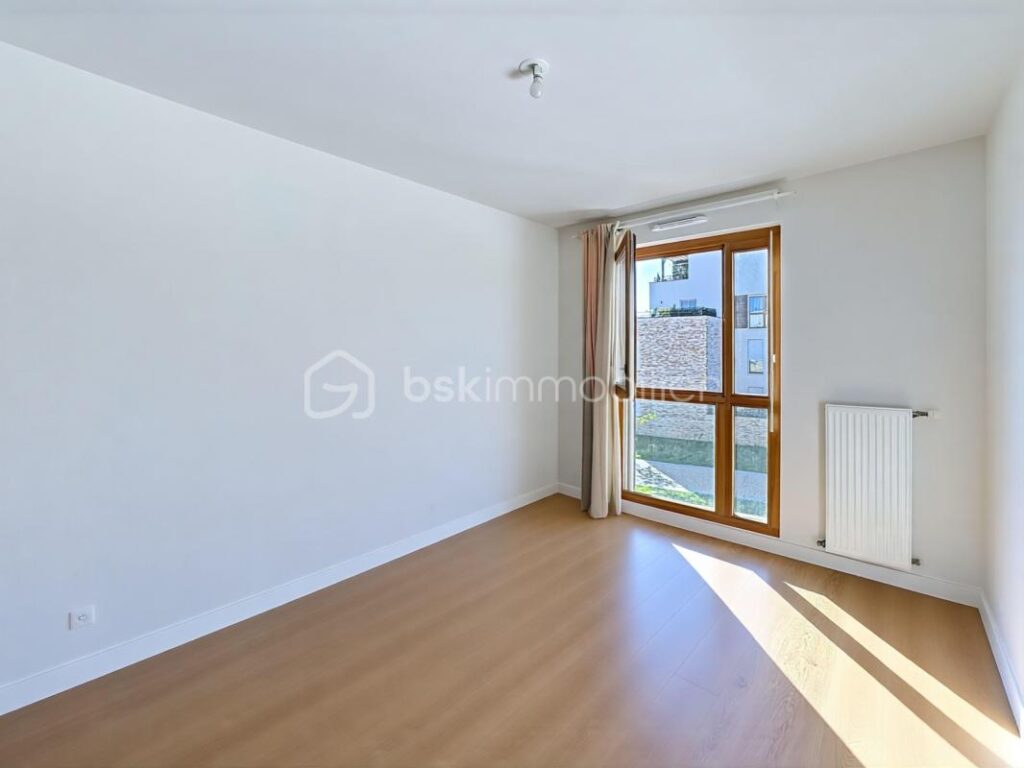 Charmant T2 de 42 m² avec vue imprenable sur le canal – Quartier prisé de la Croix-Bonnet à Bois-d’Arcy – 2 pièces – 1 chambre – 41 m²