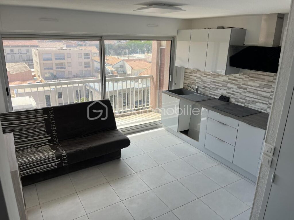 Valras-plage, centre-ville Appartement duplex T3 au 5 eme et dernier étage avec ascenseur possibilité d’acquérir un garage – 3 pièces – 2 chambres – 53 m²