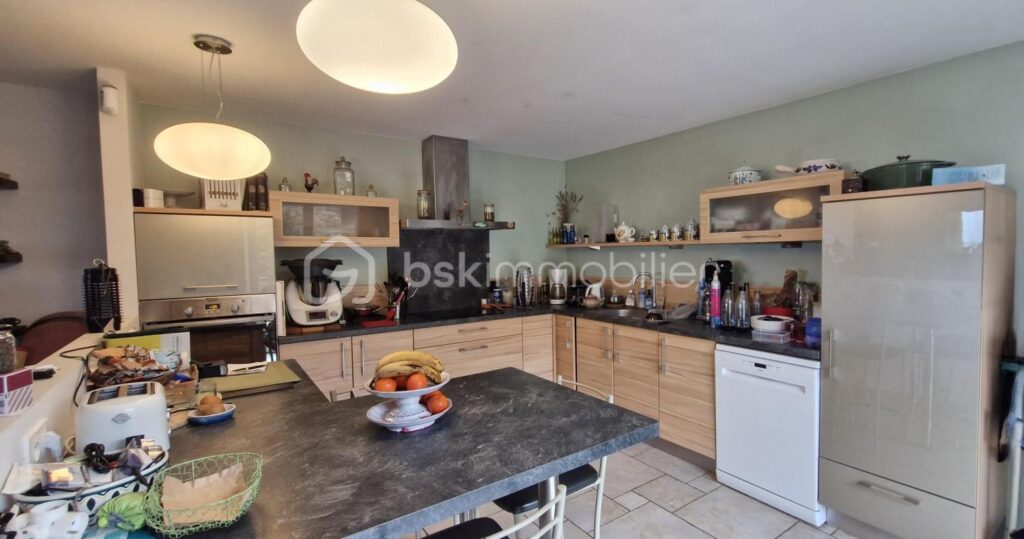 MAISON ET GITES EMPLACEMENT IDEAL! – 7 pièces – 4 chambres – 140 m²