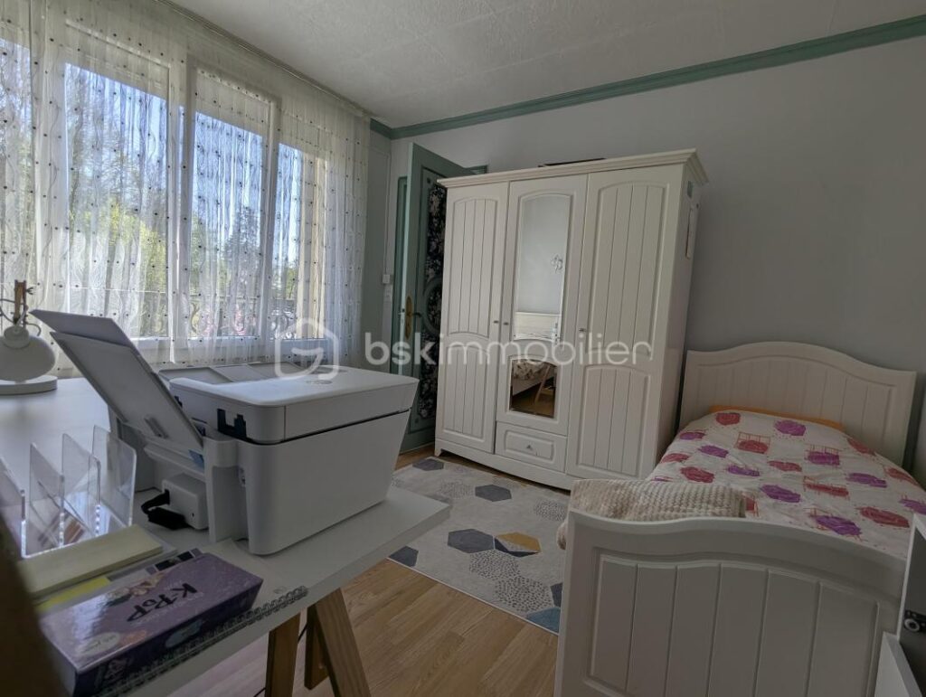 Charmante demeure avec vue imprenable sur le Château de Château-Thierry – 185 m², terrasse et dépendance locative – 7 pièces – 5 chambres – 185 m²