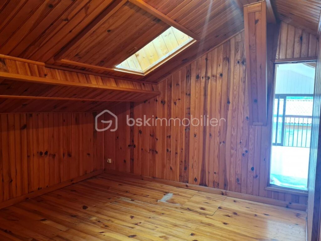 Immeuble au cœur du village – 4 pièces – NR chambres – 111 m²