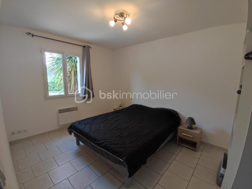 Plain-pied de 2010 avec piscine – 5 pièces – 3 chambres – 100 m²