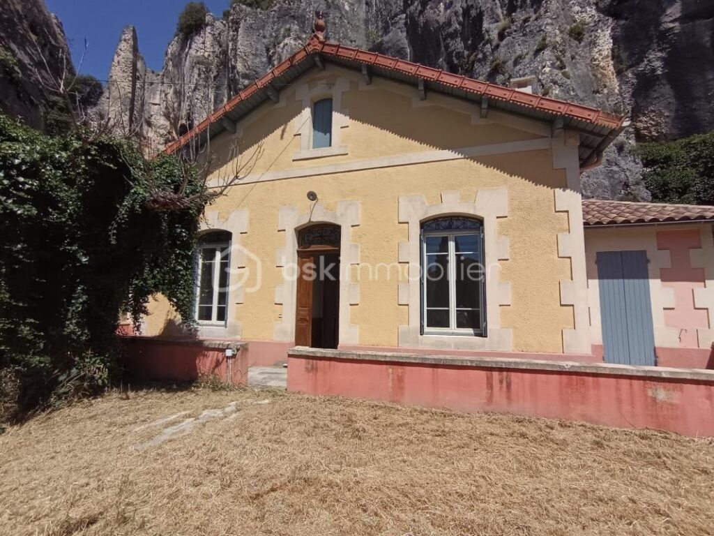 Maison Bourgeoise 140m2 plain pied à flanc de la colline Saint Jacques – 6 pièces – 4 chambres – 140 m²