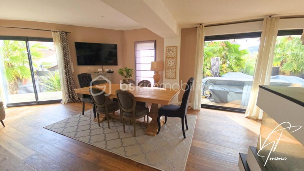 A vendre : Maison d’Architecte, studio indépendant, Piscine, au Beausset, Var – 6 pièces – 5 chambres – 200 m²