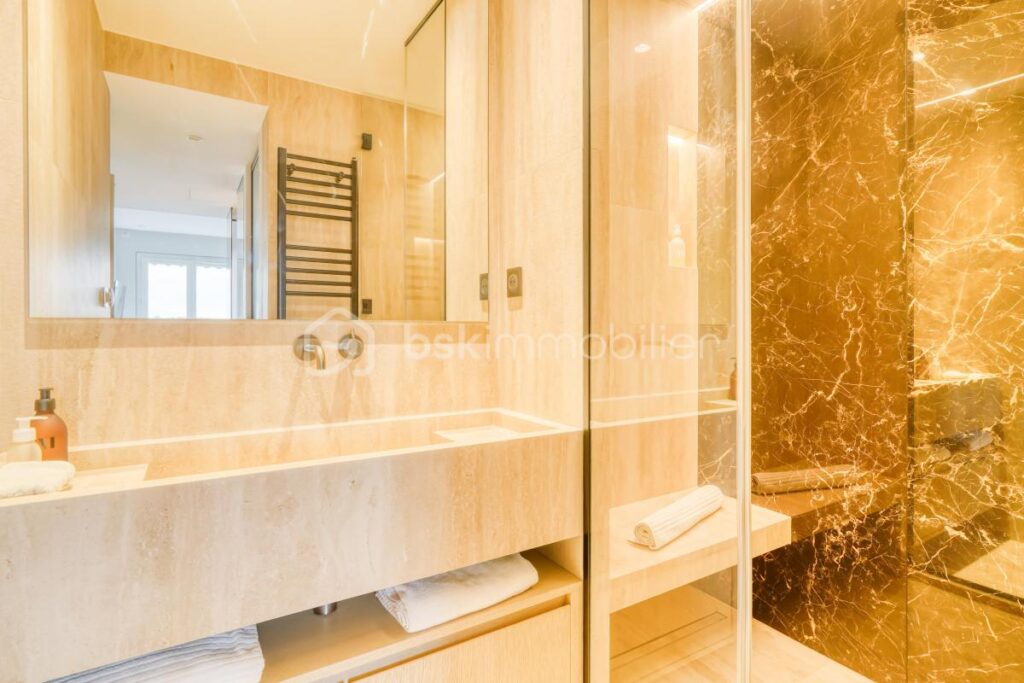 Pantin – 3 pièces – 62 m² – Dernier étage – Parking – Meublé – 3 pièces – 2 chambres – 62 m²