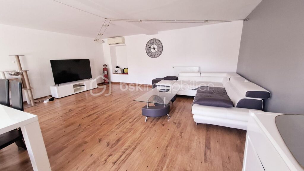 UN SUPERBE APPARTEMENT AVEC UN BEAU JARDIN – 5 pièces – 3 chambres – 131 m²