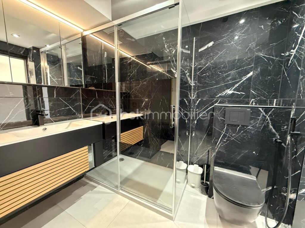 CANNES CROISETTE – APPARTEMENT 2 PIECES – 53M² – TERRASSE 12M² – VUE MER ET PALAIS DES FESTIVALS – PARKING – 2 pièces – 1 chambre – 49 m²