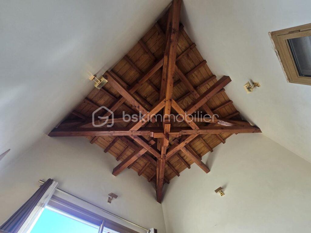 Propriété d’exception 250 m2 avec piscine et dépendance – 5 pièces – 4 chambres – 250 m²