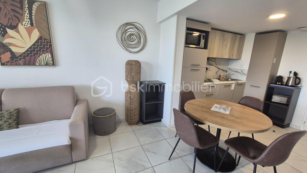 A VENDRE APPARTEMENT T2 DE 38M² A SAINT CYPRIEN PLAGE – HORIZON DU GOLF – TERRASSE – ASCENSEUR – PARKING PRIVATIF – VENDU MEUBLE – SOUS BAIL COMMERCIAL – 2 pièces – 1 chambre – 38 m²