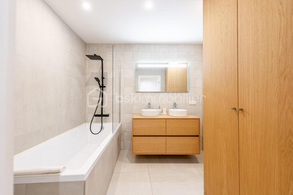 EXCLUSIVITE SUPERBE APPARTEMENT TRIPLEX 127 M2 CENTRE VILLE ANNECY – 6 pièces – 4 chambres – 127 m²