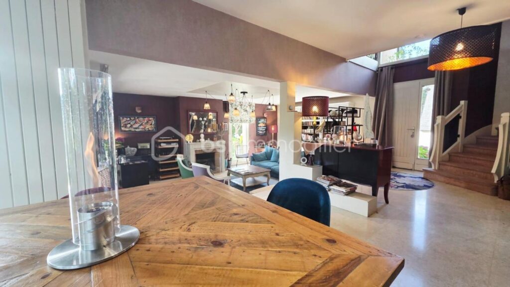 Élégante maison de caractère – Quartier Montaubert, cadre verdoyant – 7 pièces – 3 chambres – 164 m²