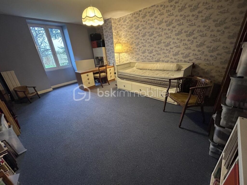 Belle maison en pierres, Dépendances –garage–3 ha 82 – 8 pièces – 6 chambres – 250 m²