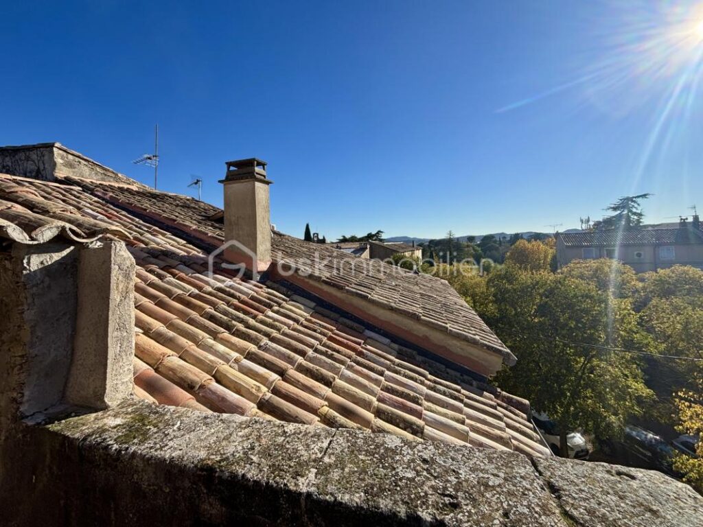 Entre tradition et modernité, découvrez le charme de cette belle maison de village refaite à neuf – 5 pièces – 4 chambres – 113 m²