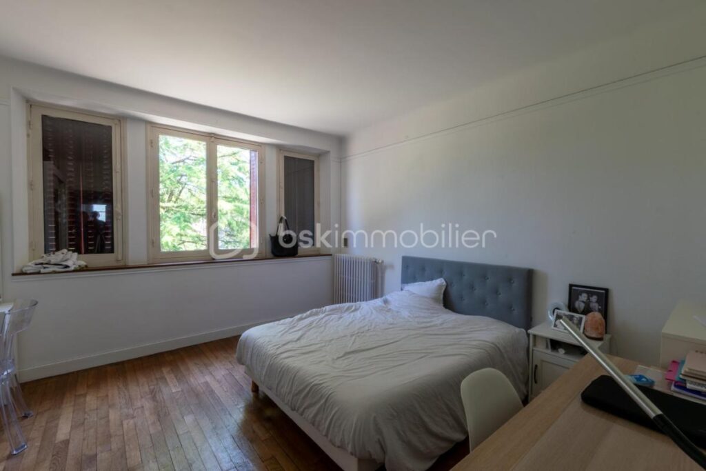 Maison bourgeoise – 8 pièces – 6 chambres – 230 m²